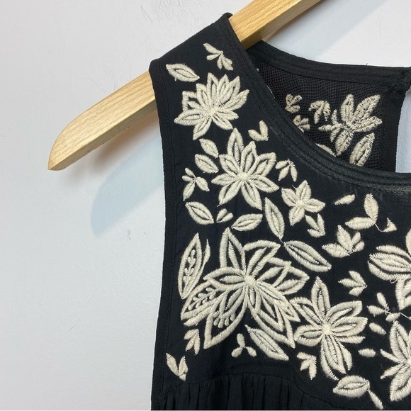 Wilfred • Allier Embroidered Shift Dress Black - Picture 4 of 11